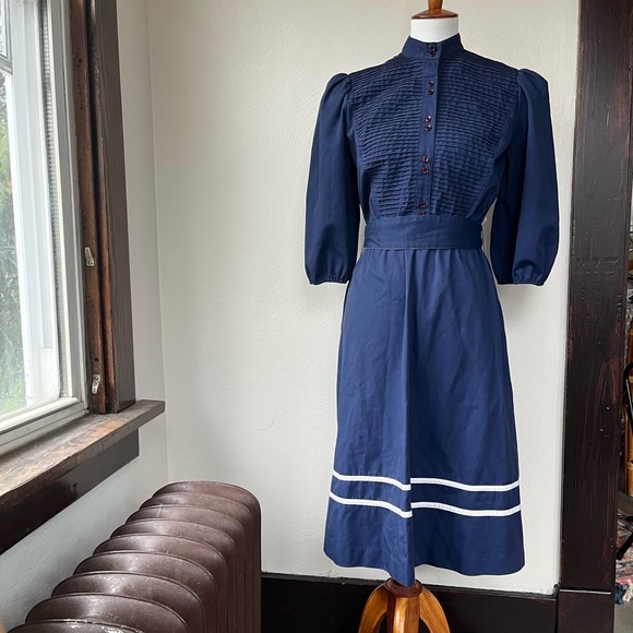 Vintage Sunshine Alley a-line dress with tie back - Picture 1 of 7